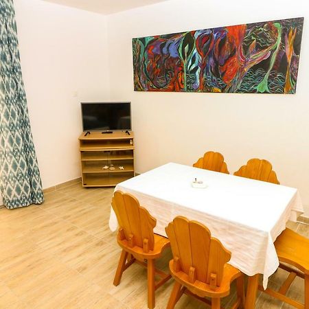 Apartments Reljic With Terrace 바슈카 외부 사진